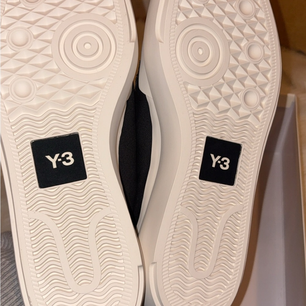Y-3 Men's Black and Cream Sneakers